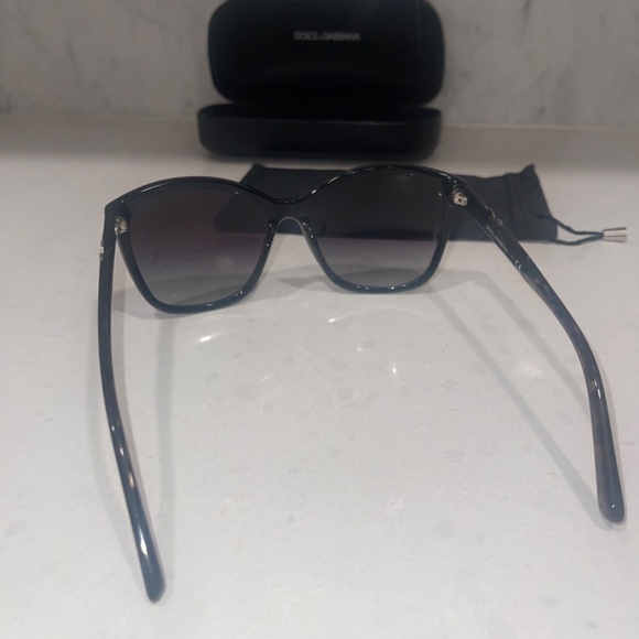 DOLCE & GABANNA SUNGLASSES - Picture 5 of 7